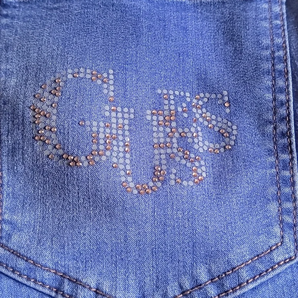 Guess Ripped Jeans - Picture 12 of 12